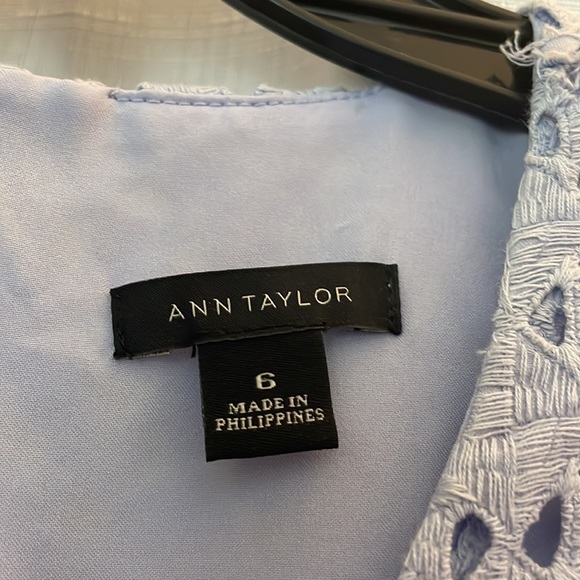 Lilac eyelet dress - Picture 2 of 4